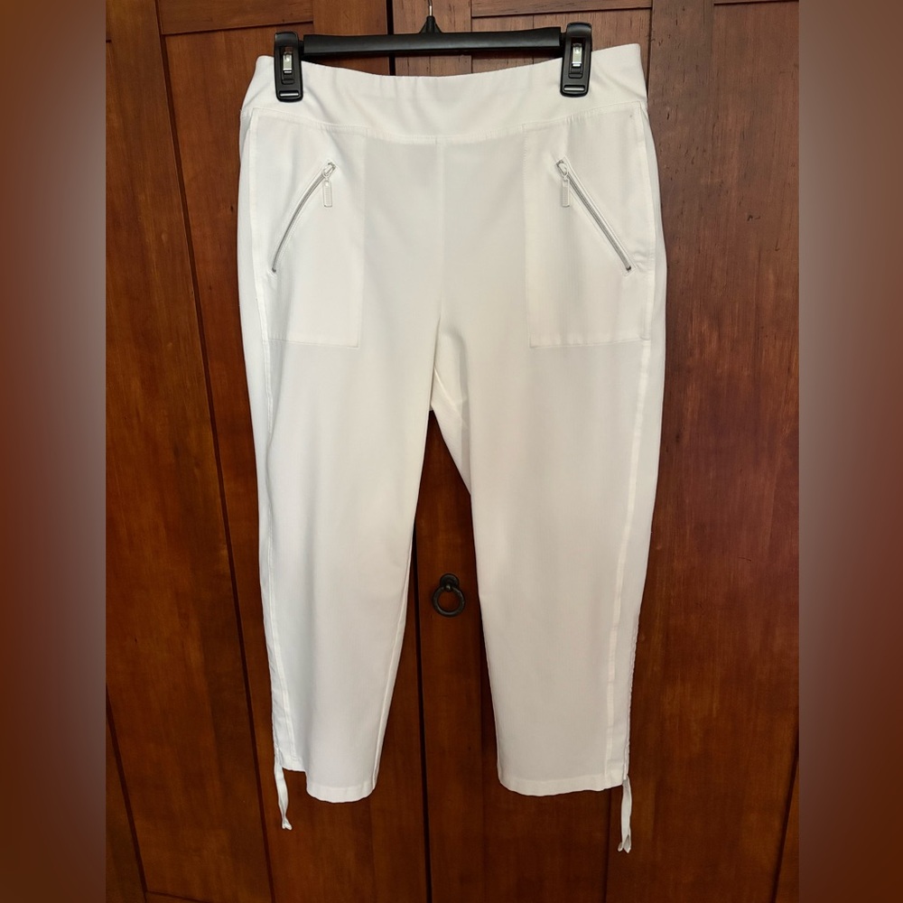Chico's White Ankle Pants with Zippered Pockets